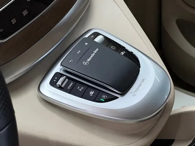 Mercedes-Benz V-Class — Фото автомобиля 12