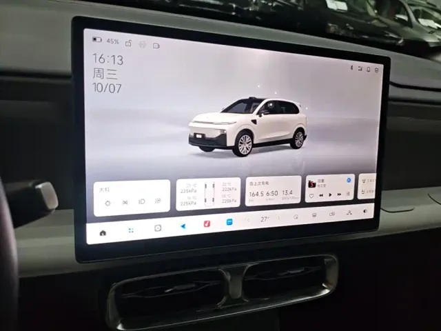 Leapmotor B10 — Фото автомобиля 12