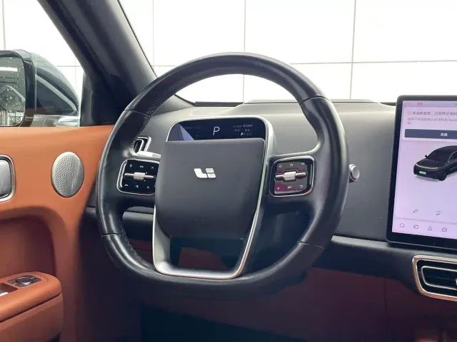 Li Auto L8 — Фото автомобиля 5