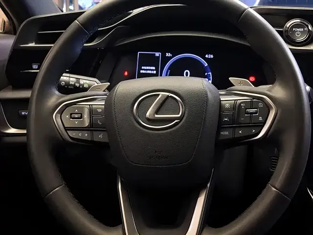 Lexus RZ — Фото автомобиля 8