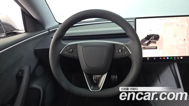 Tesla Model 3 — Фото автомобиля 10