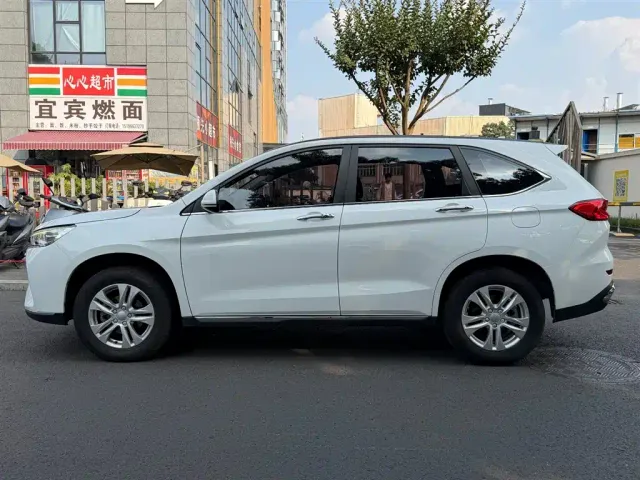 Haval M6 — Фото автомобиля 3