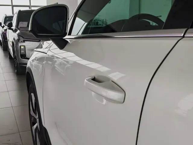 Volvo XC40 — Фото автомобиля 7