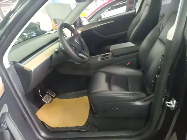 Tesla Model Y — Фото автомобиля 14