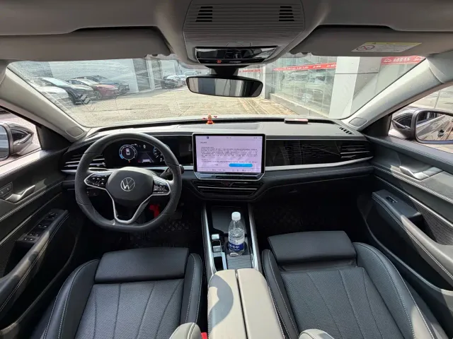Volkswagen Passat — Фото автомобиля 7