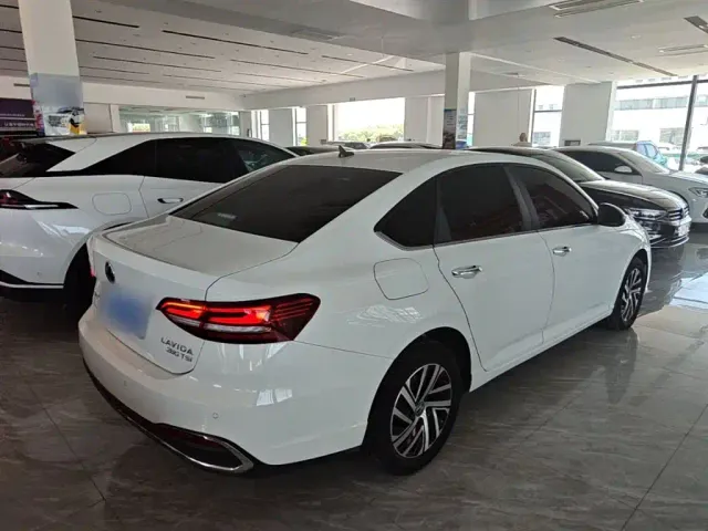 Volkswagen Lavida — Фото автомобиля 6