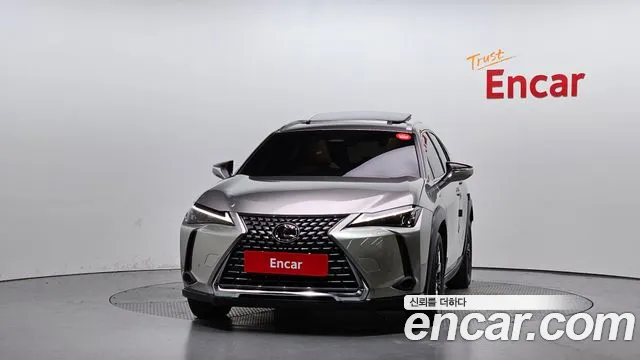 Lexus UX — Фото автомобиля 3