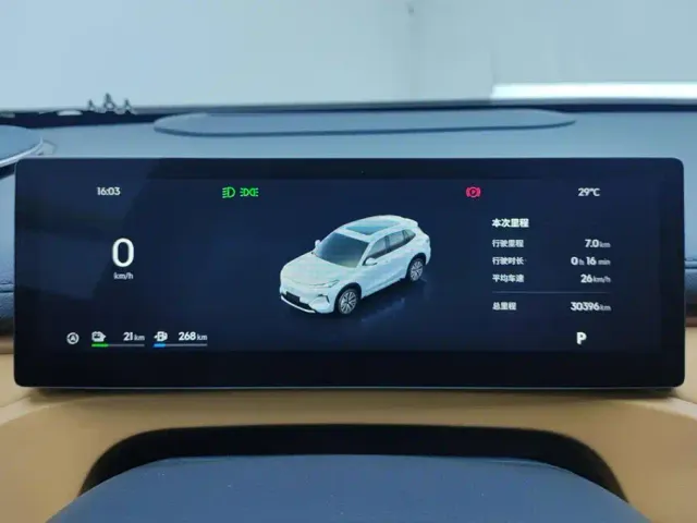 Geely Galaxy Starship 7 EM-i — Фото автомобиля 14