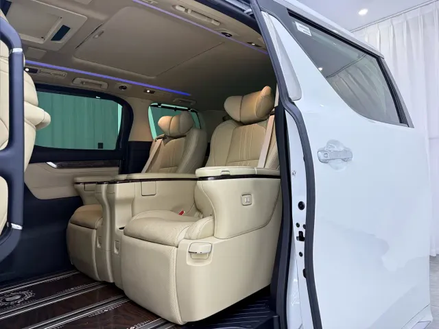 Toyota Alphard — Фото автомобиля 6