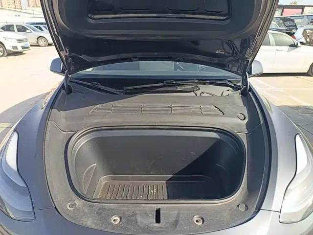 Tesla Model Y — Фото автомобиля 19
