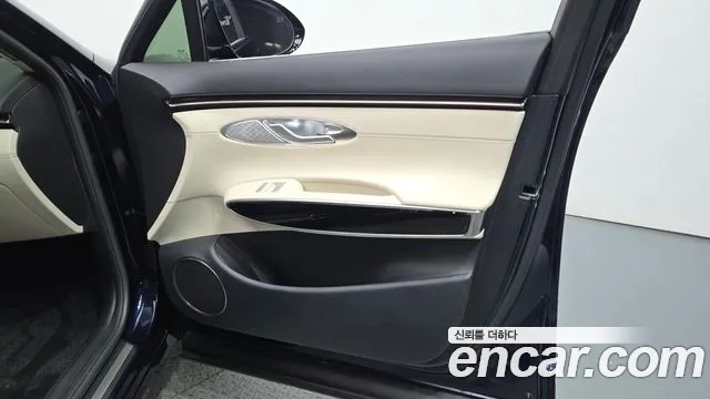 Genesis GV70 — Фото автомобиля 24