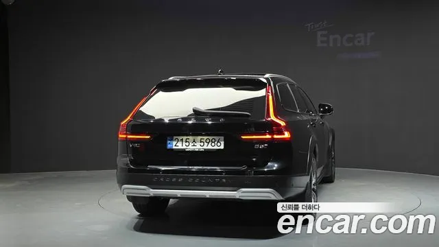 Volvo V90 — Фото автомобиля 4