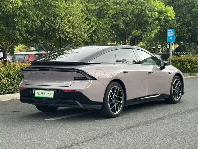 Xpeng P7+ — Фото автомобиля 3