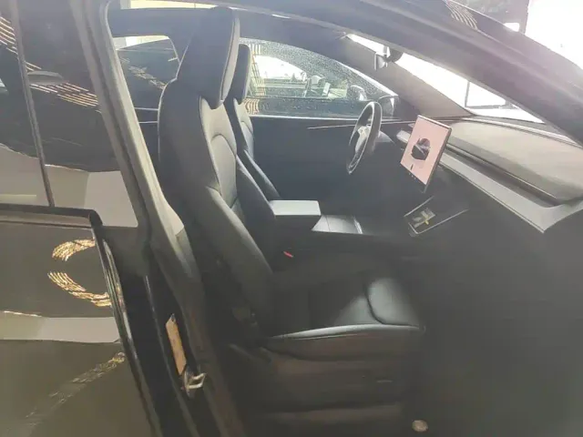 Tesla Model Y — Фото автомобиля 24