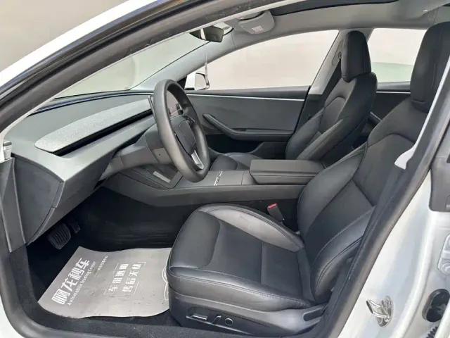 Tesla Model 3 — Фото автомобиля 9