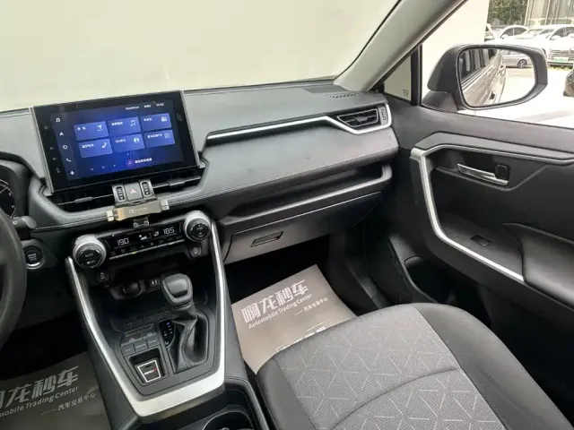 Toyota RAV4 — Фото автомобиля 9