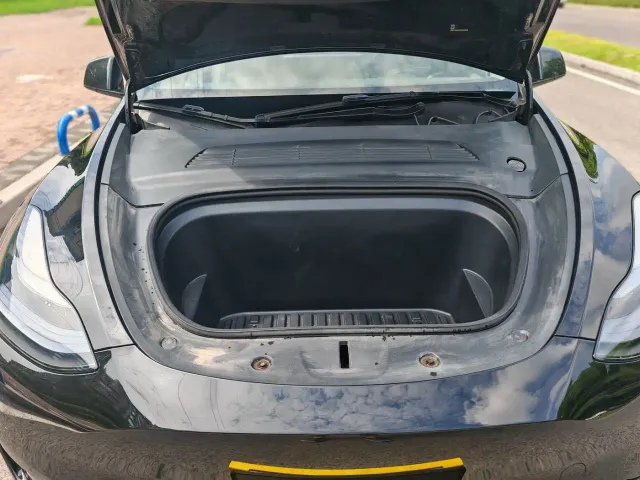 Tesla Model Y — Фото автомобиля 21