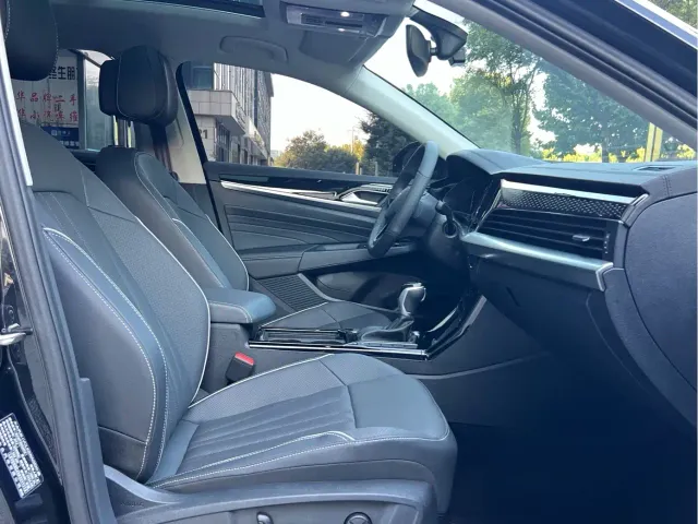 Volkswagen Passat — Фото автомобиля 9