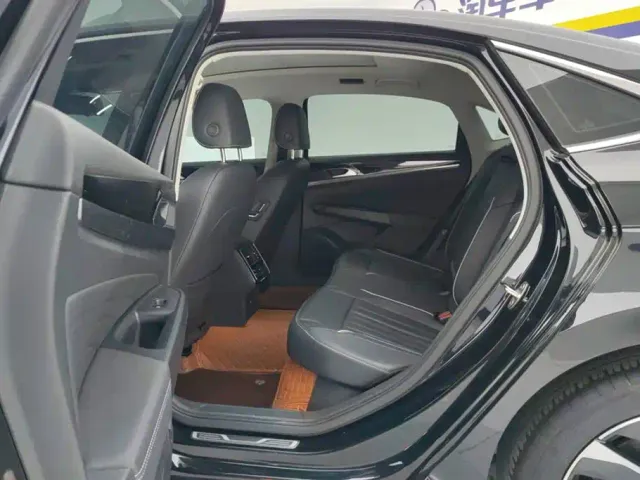 Volkswagen Passat — Фото автомобиля 11