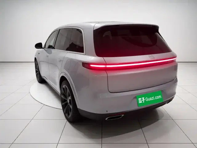 Li Auto L8 — Фото автомобиля 24
