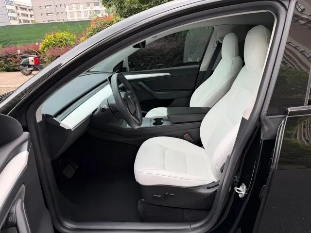 Tesla Model Y — Фото автомобиля 6