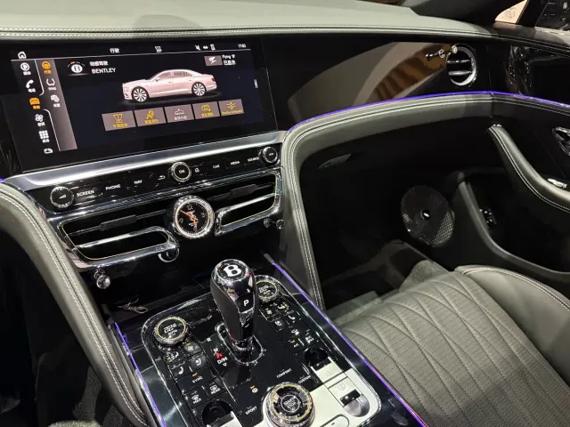 Bentley Flying Spur — Фото автомобиля 7