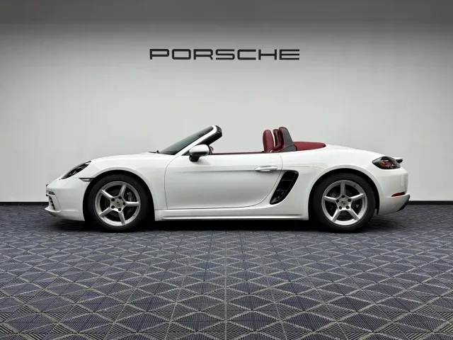 Porsche 718 — Фото автомобиля 9