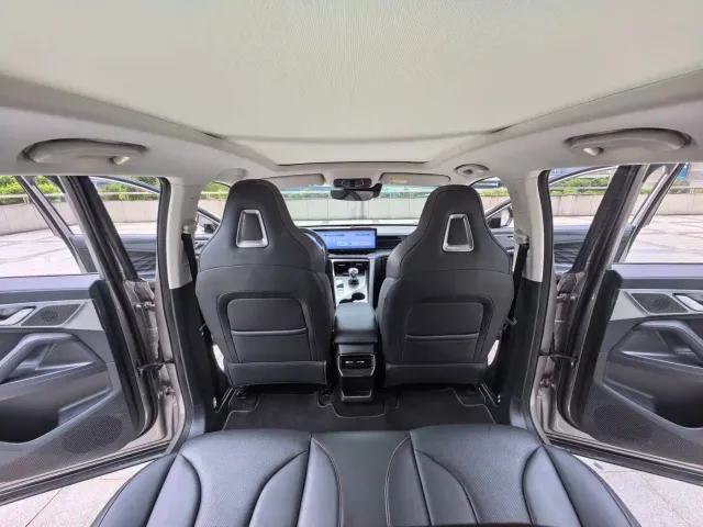 Roewe RX5 — Фото автомобиля 14