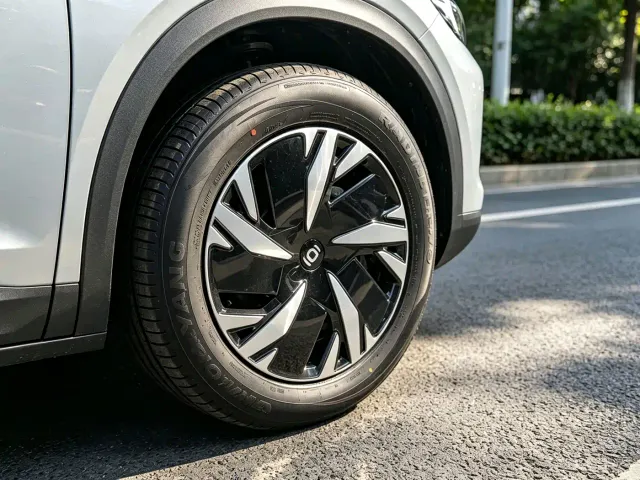 Changan Qiyuan Q05 — Фото автомобиля 11