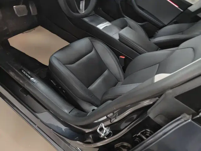 Tesla Model 3 — Фото автомобиля 14