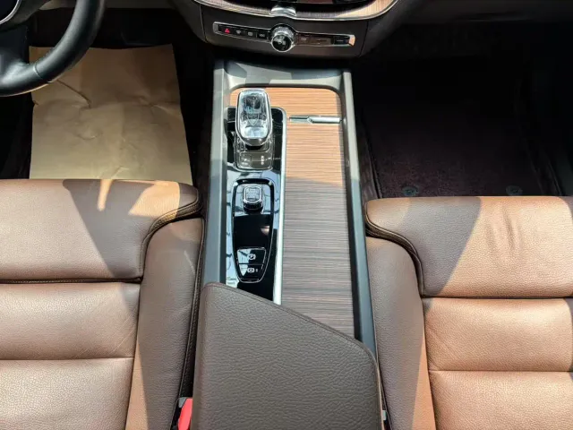 Volvo XC60 — Фото автомобиля 11