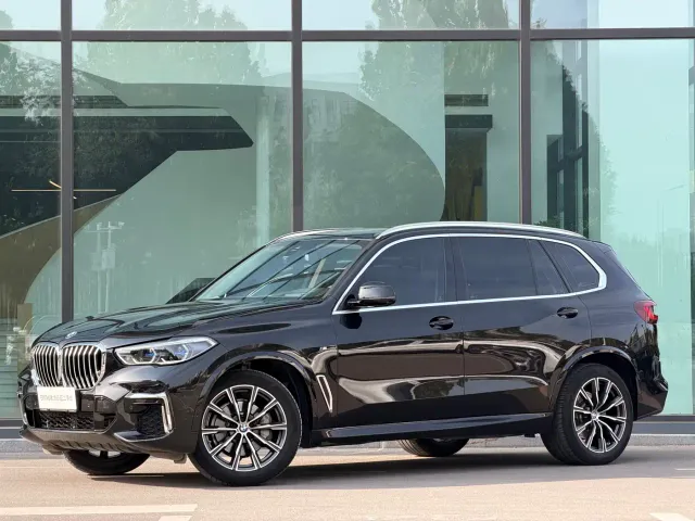 Фотография автомобиля — BMW X5