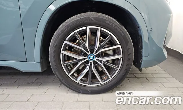 BMW iX1 U11 — Фото автомобиля 6