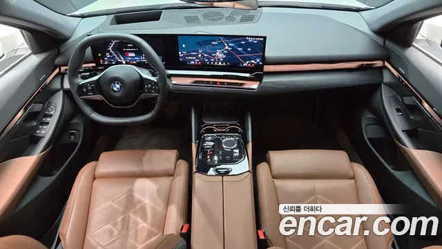 BMW 5 Series G60 — Фото автомобиля 10