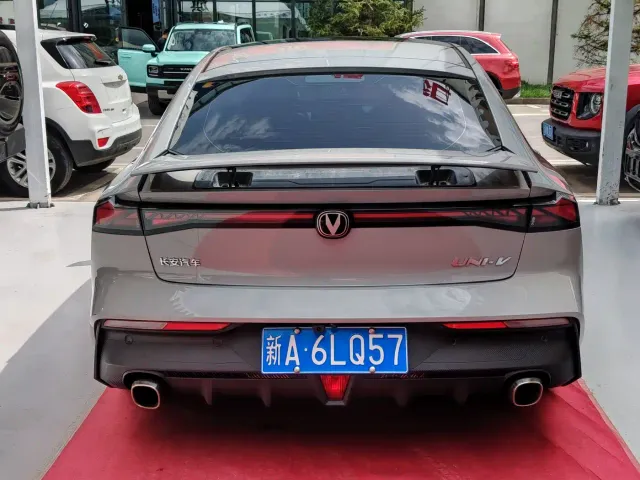 Changan UNI-V — Фото автомобиля 6