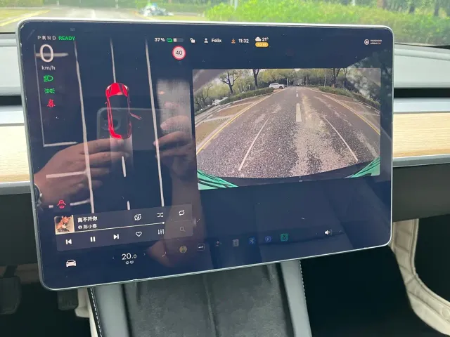 Tesla Model 3 — Фото автомобиля 14
