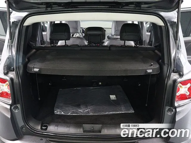 Jeep Renegade — Фото автомобиля 19