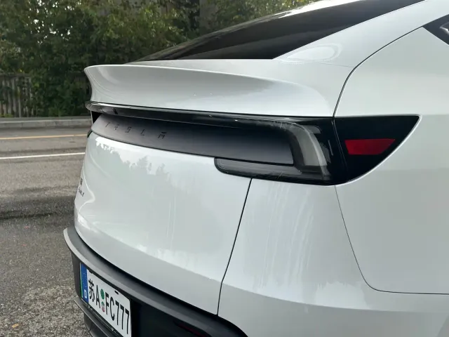 Tesla Model Y — Фото автомобиля 13