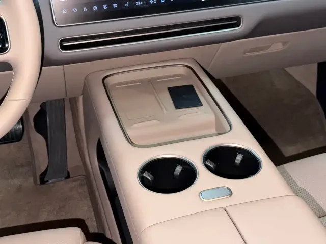 Li Auto i8 — Фото автомобиля 15