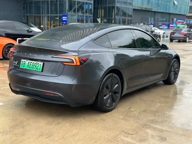 Tesla Model Y — Фото автомобиля 4