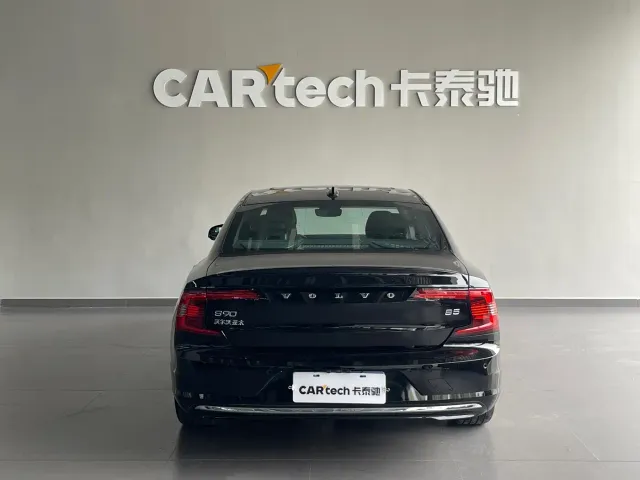 Volvo Volvo S90 2024 B5 Momentum Luxury Edition — Фото автомобиля 5