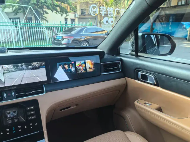 Li Auto ONE — Фото автомобиля 16
