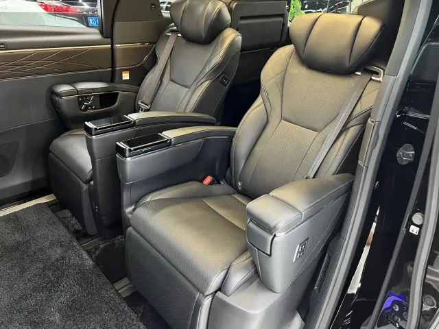 Toyota Alphard — Фото автомобиля 12