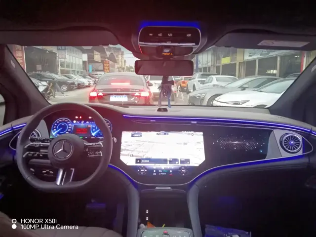 Mercedes-Benz EQE SUV — Фото автомобиля 9