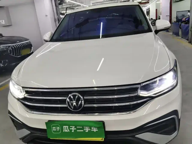 Volkswagen Tiguan L — Фото автомобиля 2