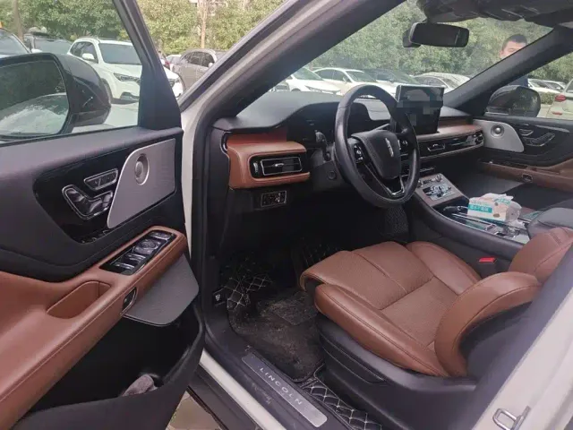 Lincoln Aviator — Фото автомобиля 12