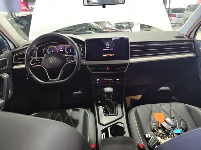 Volkswagen Tiguan L — Фото автомобиля 5