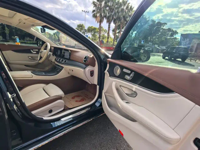 Mercedes-Benz E-Class — Фото автомобиля 18