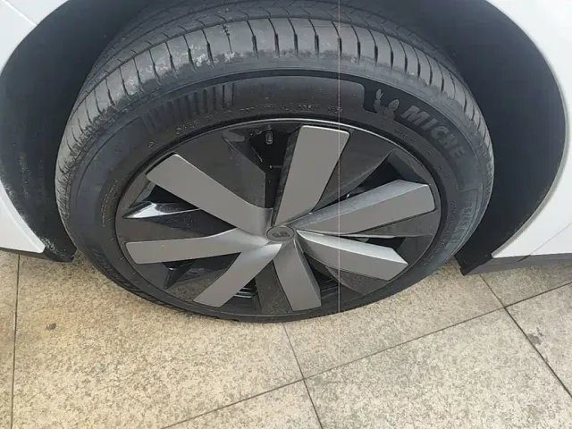 Li Auto i6 — Фото автомобиля 22