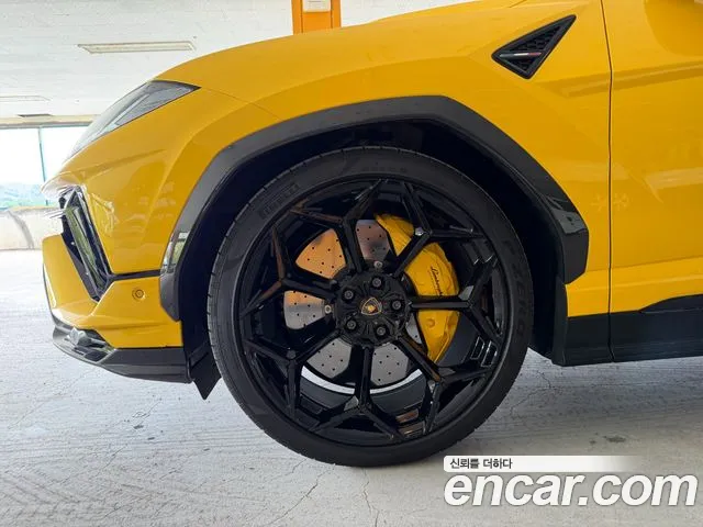 Lamborghini Urus — Фото автомобиля 5